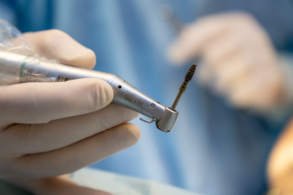 Implant dentaire